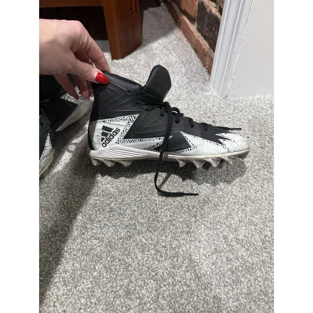 ADIDAS Boys Size 3 1/2 Football‎ Cleats White Black  Freak High